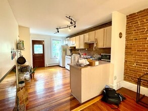6 Mead St in Boston, MA - Foto de edificio - Building Photo