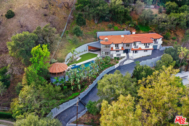 3373 Coldwater Canyon Ave in Los Angeles, CA - Foto de edificio - Building Photo