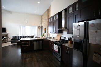 1359 N Noble St, Unit 1 in Chicago, IL - Foto de edificio - Building Photo