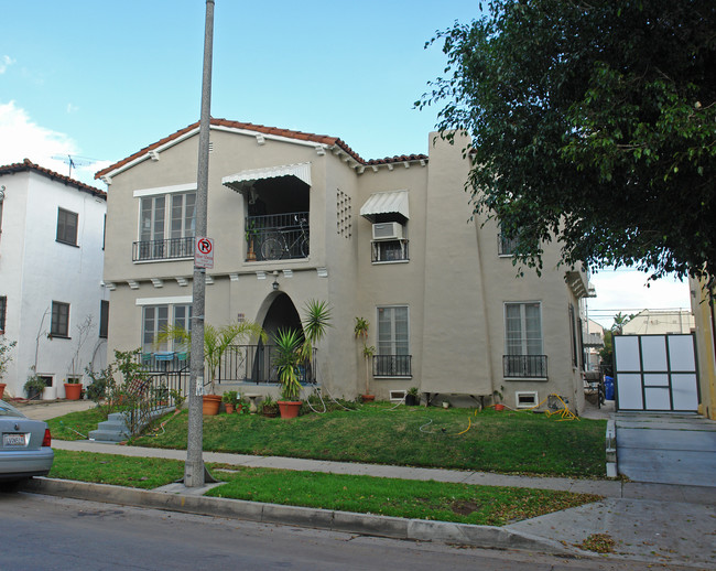 334 N Sierra Bonita Ave in Los Angeles, CA - Building Photo - Building Photo