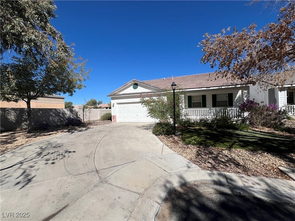 1356 Lamplight Village Ln in Las Vegas, NV - Building Photo