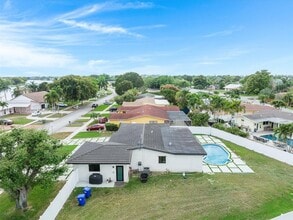1650 NW 114th Ave in Pembroke Pines, FL - Building Photo - Building Photo