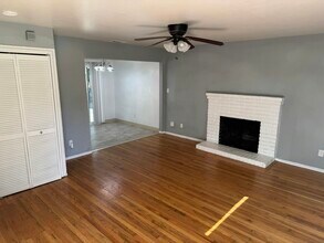 2361 Thompson Way in Sacramento, CA - Building Photo - Building Photo