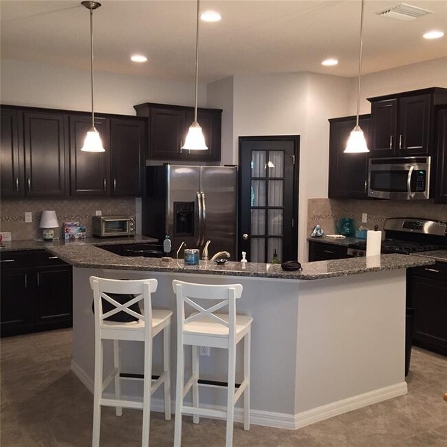 6933 Surrey Hill Pl in Apollo Beach, FL - Building Photo - Building Photo