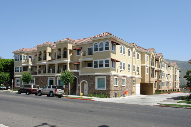 Casa Bella Apartments in Santa Paula, CA - Building Photo - Building Photo