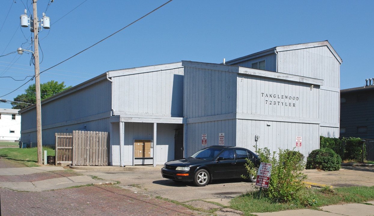 Tanglewood in Topeka, KS - Foto de edificio