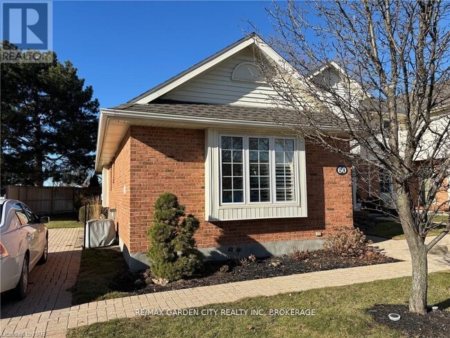 275-275 Pelham Rd in St Catharines, ON - Building Photo - Building Photo