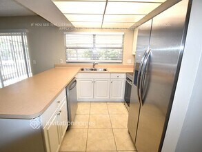 504 Hillside Ct in Brandon, FL - Building Photo - Building Photo