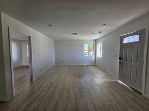 13031 Goleta St in Los Angeles, CA - Building Photo - Building Photo