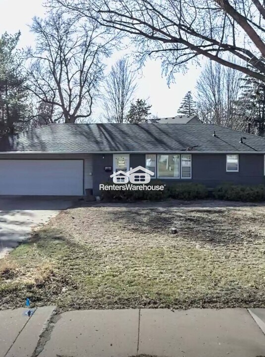 3815 Douglas Dr N in Minneapolis, MN - Building Photo