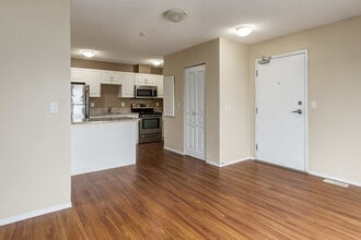 Oxford Apartments in Edmonton, AB - Building Photo - Building Photo