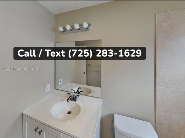 8319 NW 80 St in Tamarac, FL - Building Photo - Building Photo