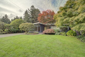 8241 45th Ave NE in Seattle, WA - Building Photo - Building Photo