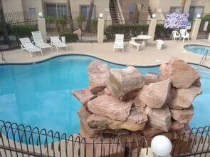 1851 Hillpointe Rd in Henderson, NV - Building Photo - Building Photo