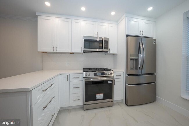 property at 1740 Oakwood Terrace