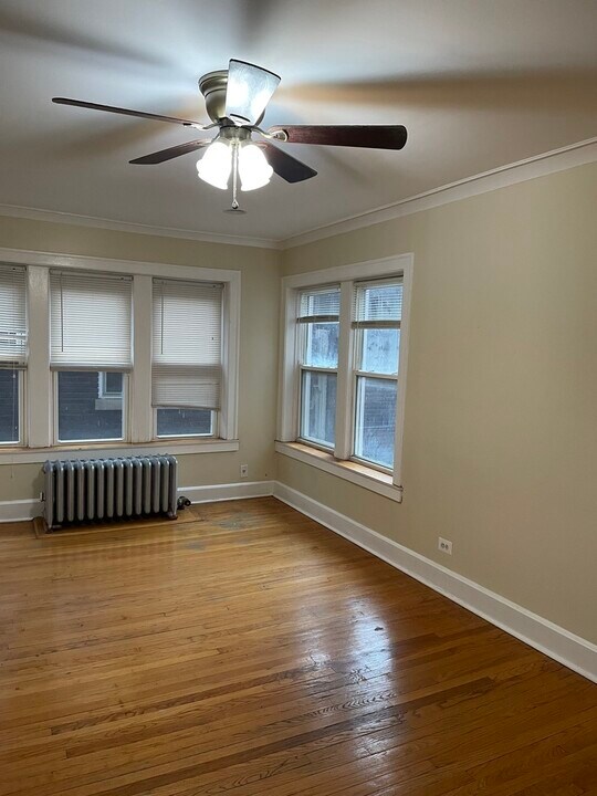 11151 S King Dr Photo