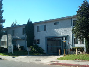 MC Hazeltine Properties, LLC in Van Nuys, CA - Building Photo - Building Photo