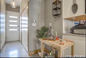 property at 1542 N Alamo St