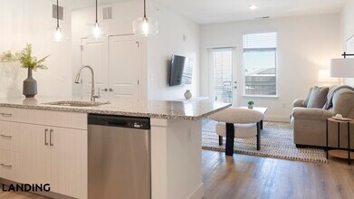 10670 Jake Jabs Blvd, Unit 1309 in Longmont, CO - Foto de edificio - Building Photo