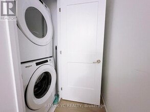 25 Holly St in Toronto, ON - Building Photo - Building Photo