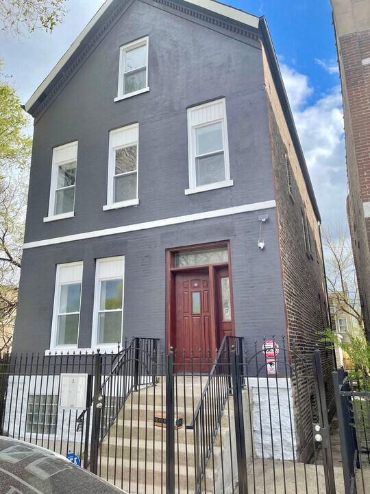 2713 W Gladys Ave in Chicago, IL - Building Photo