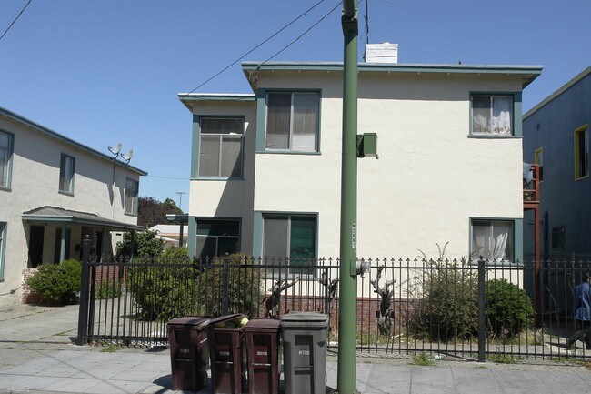 2217-2221 35th Ave in Oakland, CA - Foto de edificio - Building Photo