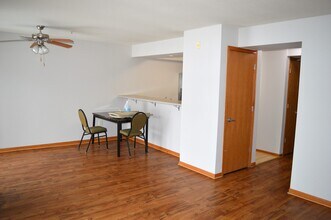 2824 Pleasant View Rd, Unit 101 in Middleton, WI - Foto de edificio - Building Photo