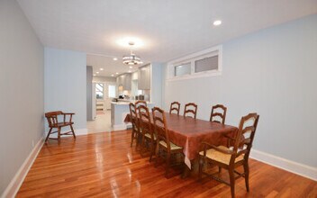142 Salisbury Rd, Unit 2 in Brookline, MA - Building Photo - Building Photo