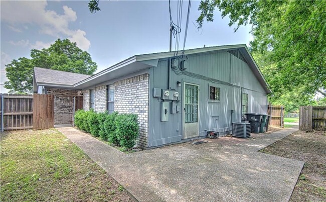 1403 W Avenue D, Unit Apt B in Temple, TX - Building Photo - Building Photo