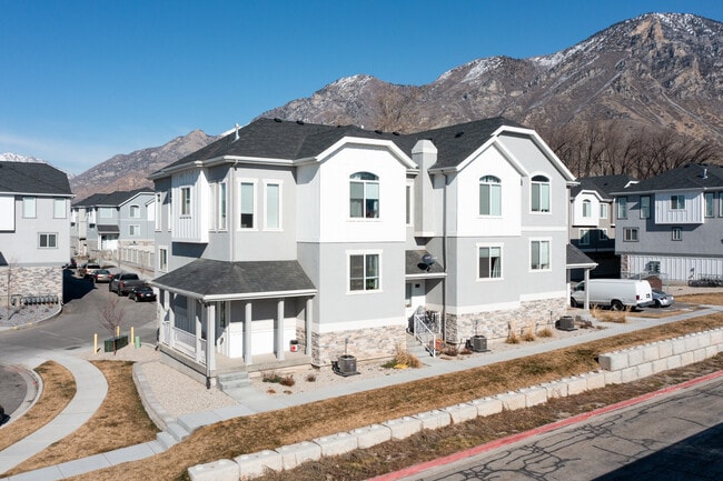 Spring Creek Townhomes in Provo, UT - Building Photo - Building Photo