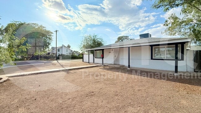 2302 E Yale St in Phoenix, AZ - Building Photo - Building Photo