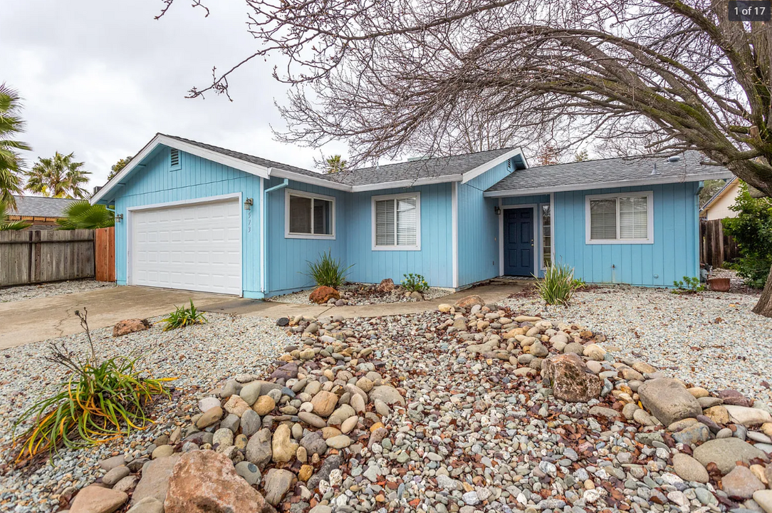 1573 Wingsetter Way in Redding, CA - Foto de edificio
