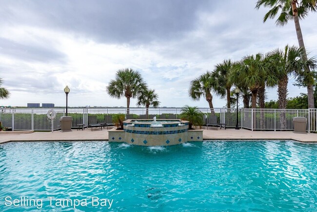 4308 Bay Club Cir, Unit 308 in Tampa, FL - Foto de edificio - Building Photo