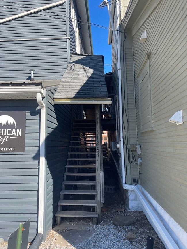 263 W Main St in Loudonville, OH - Building Photo - Building Photo