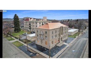 2330 5th St in Baker City, OR - Building Photo - Building Photo