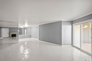 8787 Brae Acres Rd in Houston, TX - Building Photo