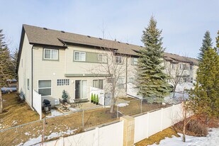 157 Everstone Pl SW in Calgary, AB - Building Photo