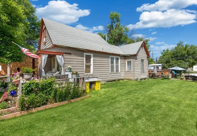 property at 905 6th Ave N