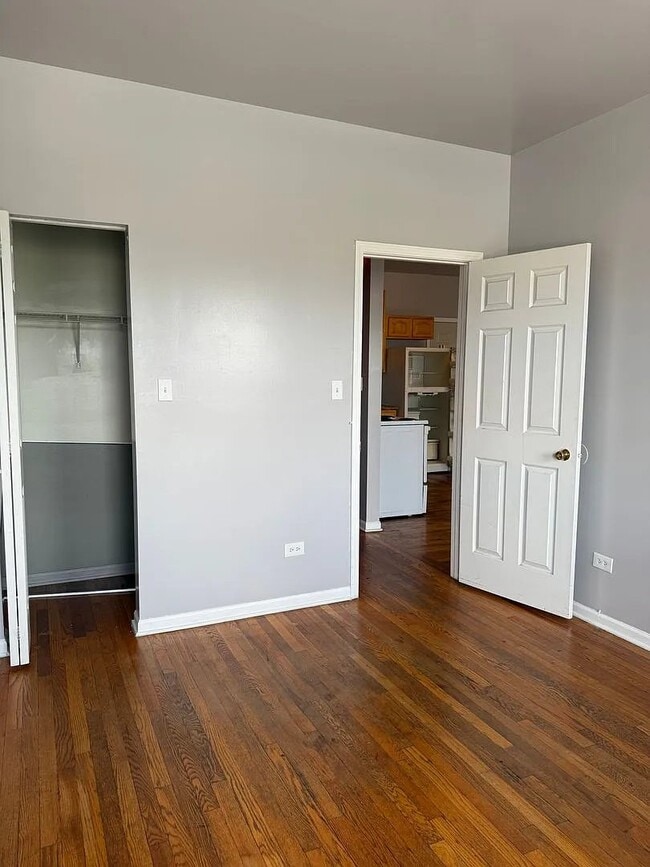 1613 W 87th St, Unit 304 in Chicago, IL - Building Photo - Building Photo