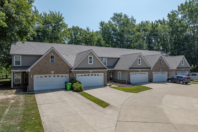 Montego Place in Avon Lake, OH - Building Photo - Building Photo