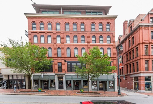 547A Congress St in Portland, ME - Building Photo - Building Photo