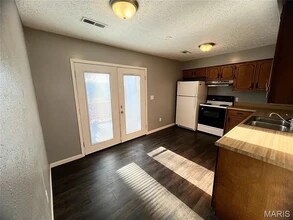 23109 Triple Ln, Unit #13 in St. Robert, MO - Foto de edificio - Building Photo