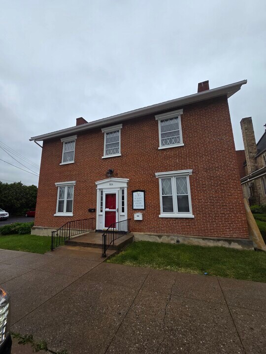 806 13th St in Altoona, PA - Foto de edificio