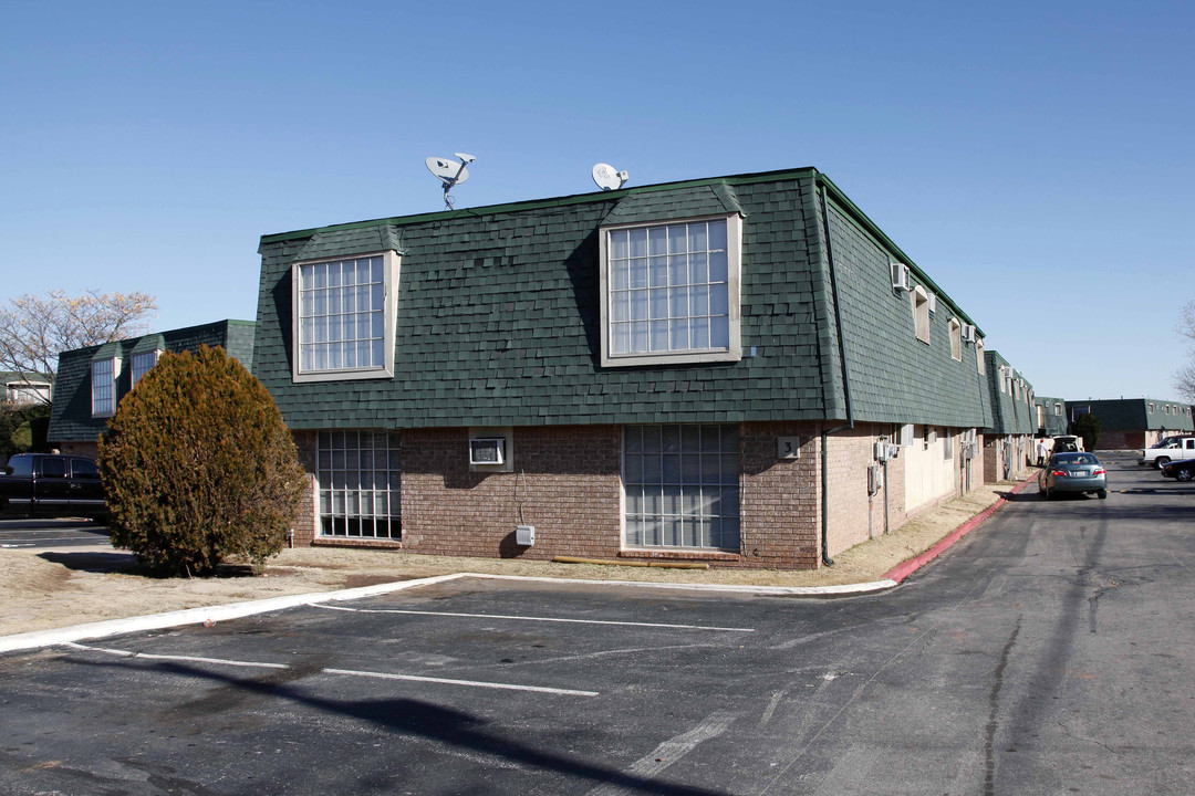 Villa Verde Apartments in Oklahoma City, OK - Building Photo