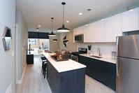 713 N Milwaukee Ave in Chicago, IL - Building Photo - Interior Photo