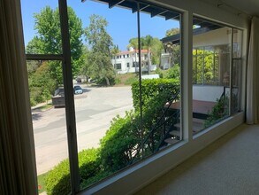 10350 Lorenzo Dr in Los Angeles, CA - Foto de edificio - Building Photo