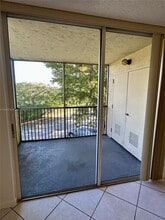 8363 Lake Dr in Doral, FL - Building Photo - Building Photo