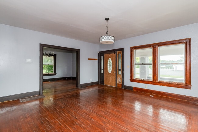 property at 3124 Lakeview Ave