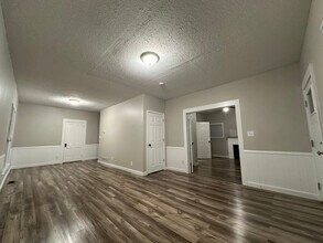 63 E Poplar St-Unit -A in Pekin, IN - Building Photo - Building Photo