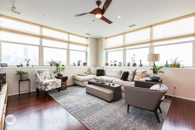 1500 W Monroe St, Unit 410 in Chicago, IL - Building Photo - Building Photo